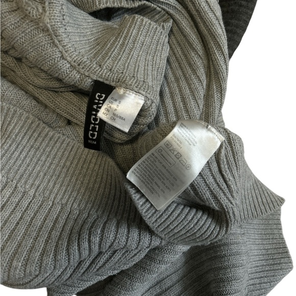 Grey Cold Shoulder Knit Sweater - Size Small - Picture 3 of 4